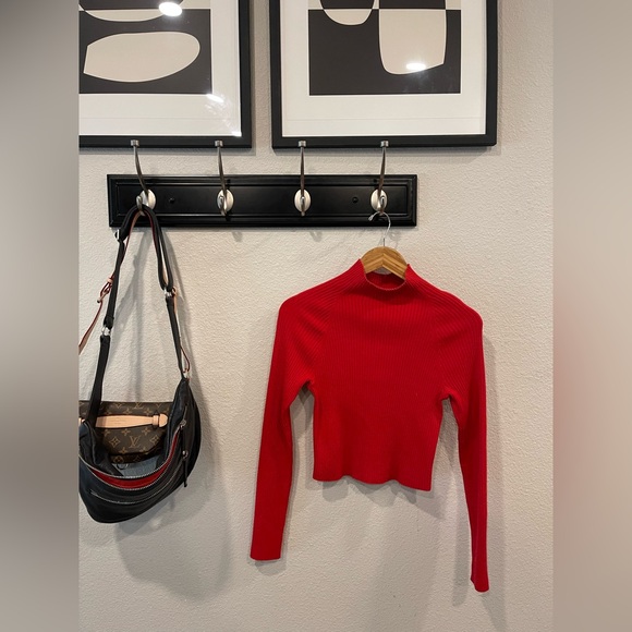 Alice + Olivia Irena Cropped Mock Neck - Picture 5 of 5